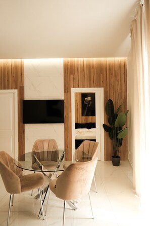 1 Schlafzimmer, Schreibtisch, Bügeleisen/Bügelbrett, Reisekinderbett