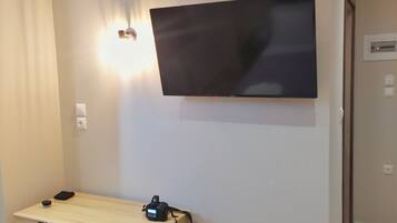 Economy kamer, 1 twee- of 2 eenpersoonsbedden | Hypoallergeen beddengoed, een minibar, een bureau, een laptopwerkplek