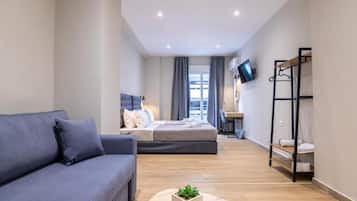 Hypo-allergenic bedding, minibar, desk, laptop workspace