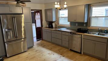 Fridge, microwave, oven, coffee/tea maker