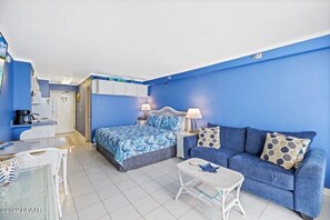 Living area - Direct Ocean Front View 7th floor (Daytona Beach)