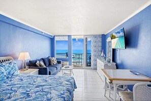 Living area - Direct Ocean Front View 7th floor (Daytona Beach)