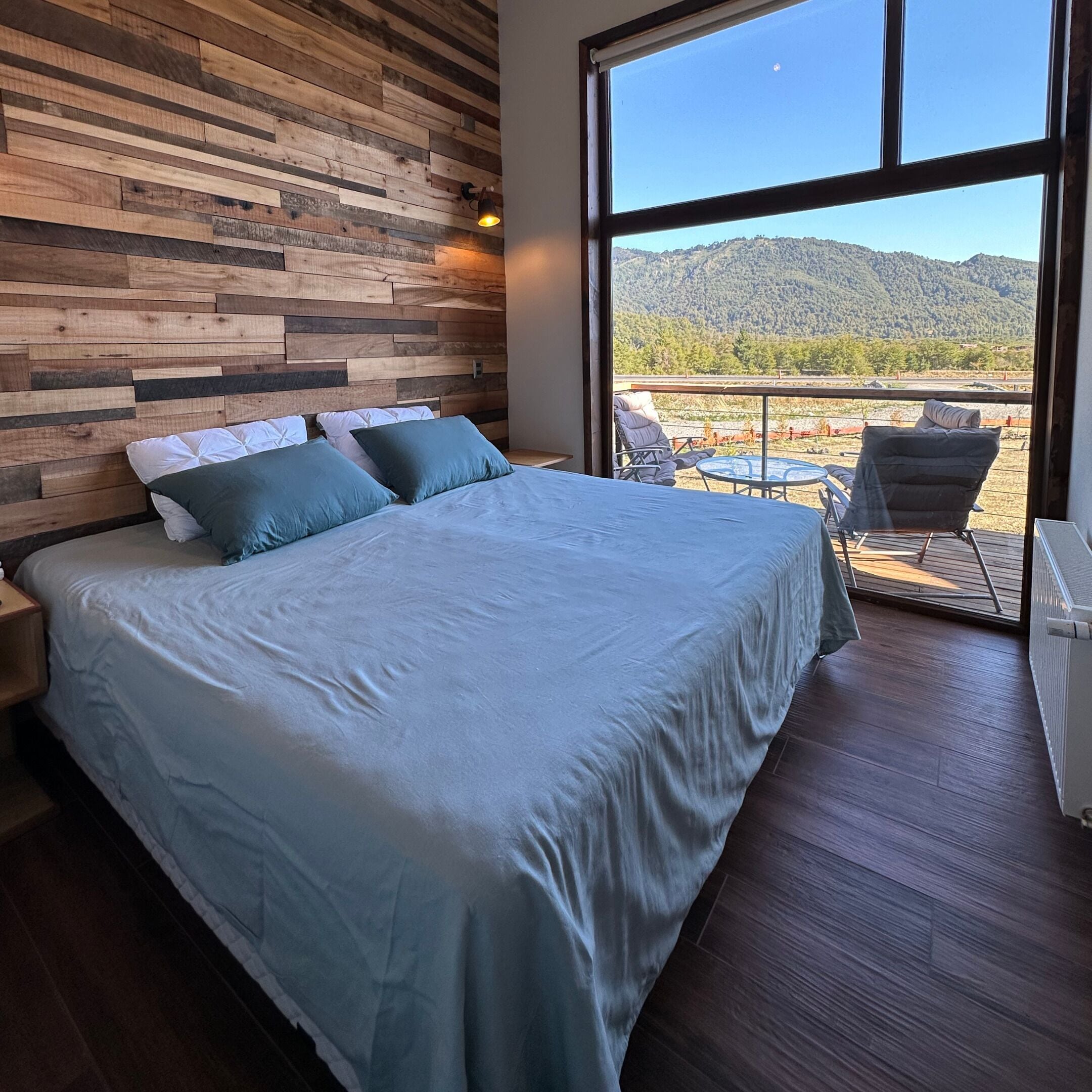 特级套房 | 埃及棉床单、高档床上用品、Select Comfort 床、迷你吧