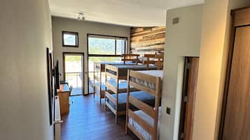 Suite Familiale, plusieurs lits, balcon, vue montagne