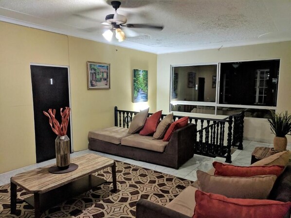 Living area - The Suites at Rockhampton  (Kingston)