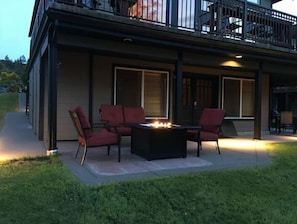 Terrace/patio - Vancouver Island Ocean Front Suite - Hike, Bike, Visit Wineries or Just Relax! (Crofton)