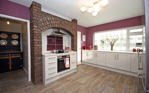 Private kitchen - Rhoslan. Boutique Style Farmhouse in Snowdonia (Caernarfon)