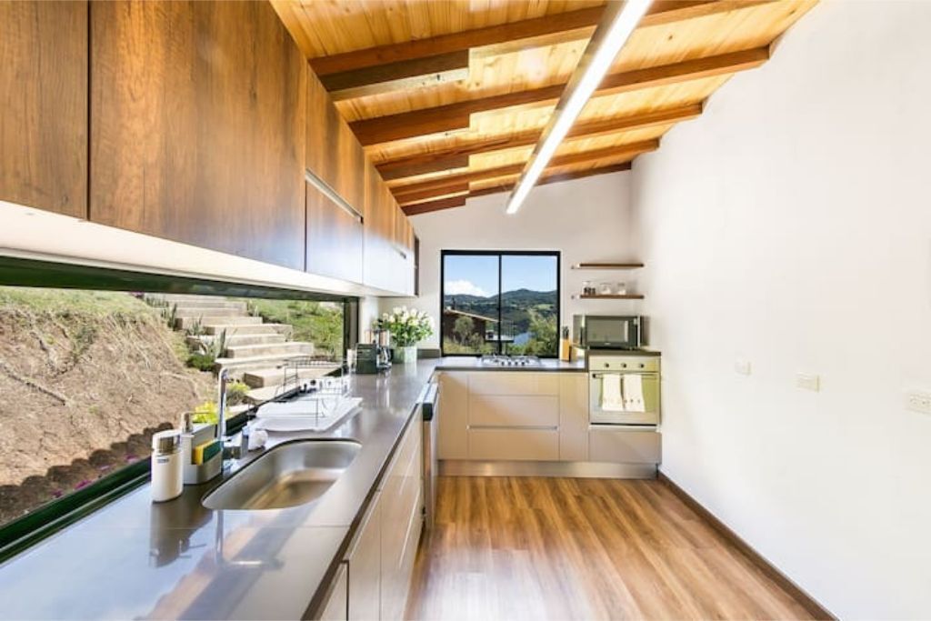 Extraordinary house in the middle of the sisga reservoir