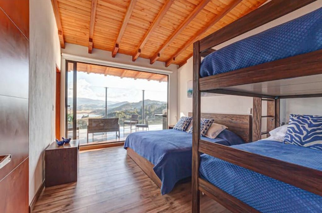 Amazing house at sisga reservoir with view and jacuzzi