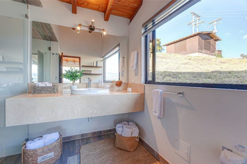 Amazing house at sisga reservoir with view and jacuzzi