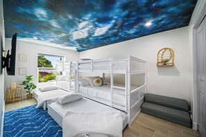 4 bedrooms, desk, iron/ironing board, travel crib