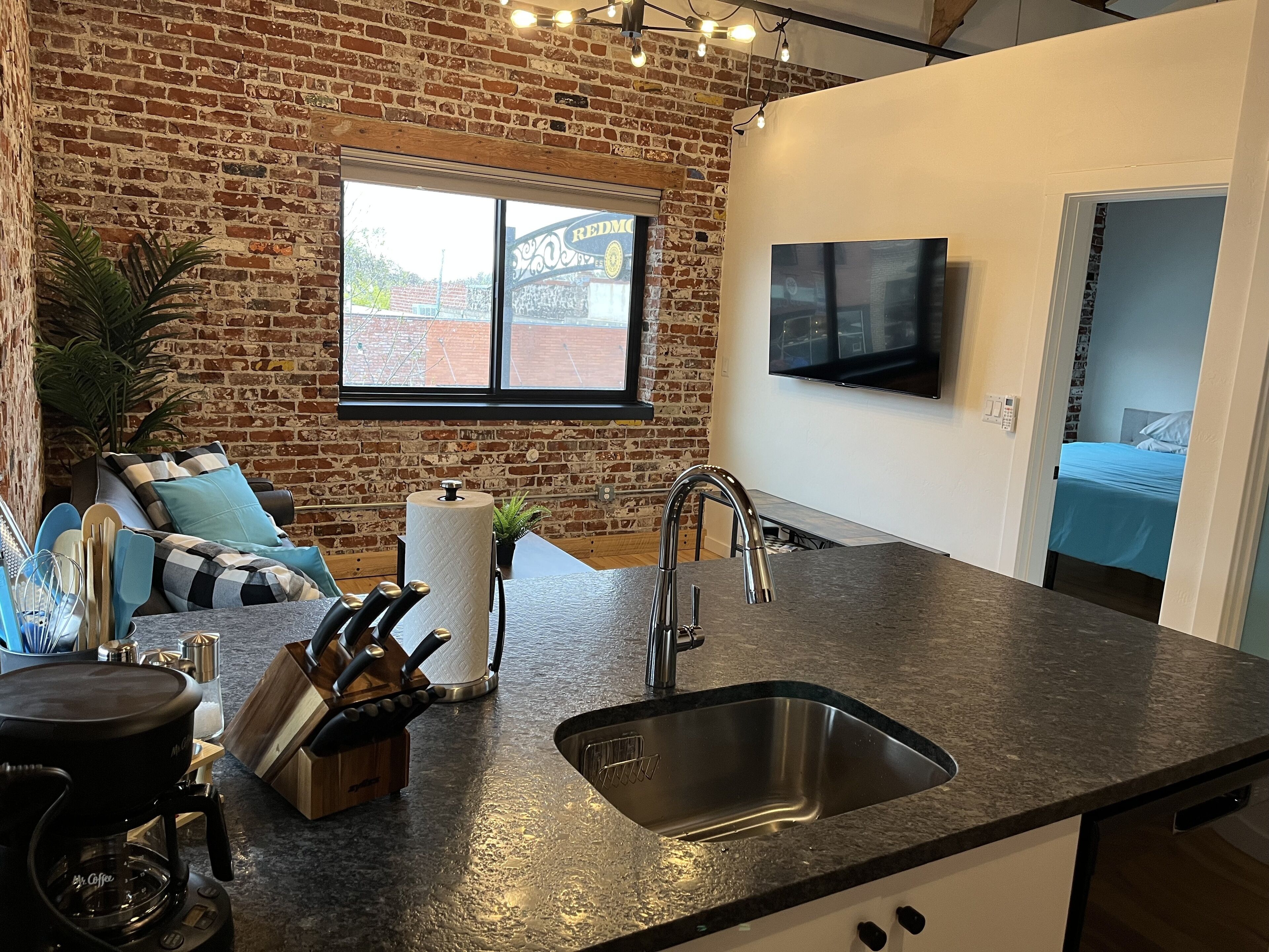 Amazing Industrial Loft Apartment in Downtown Redmond