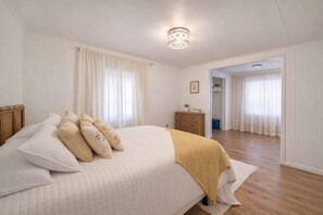 2 bedrooms, desk, iron/ironing board, free WiFi