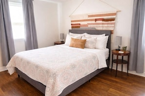 3 bedrooms, desk, iron/ironing board, travel crib