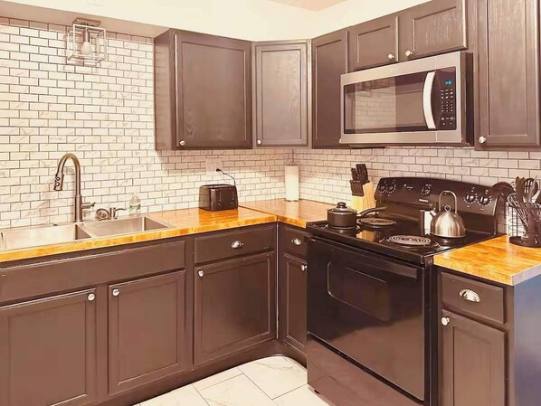 Fridge, microwave, oven, stovetop - 3BR/2BA • BBQ • Patio • Family-Friendly & Clean (Saint James)