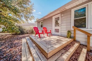 Terrace/patio - 3BR/2BA • BBQ • Patio • Family-Friendly & Clean (Saint James)