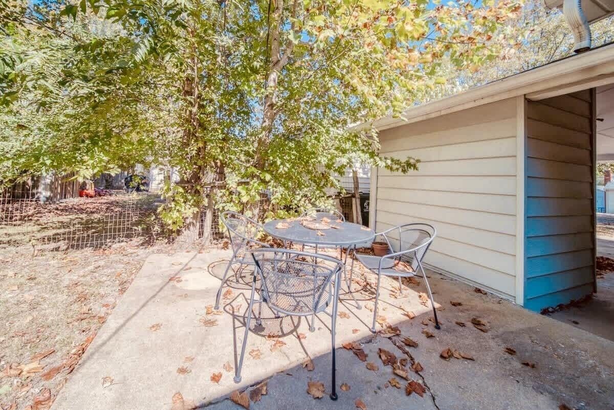 Outdoor dining