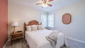 2 bedrooms, iron/ironing board, travel cot, free WiFi