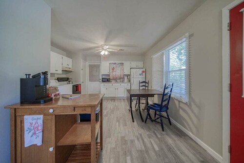 Cozy 2BR | Pet-Friendly | Garage Parking | Near Wineries & Route 66