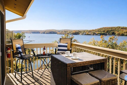 Lakefront 3BR/2BA Condo | Sleeps 8 | Osage Beach | Pool Access | Scenic Views
