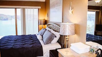 3 bedrooms, iron/ironing board, travel crib, free WiFi