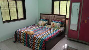 2 bedrooms, WiFi, bed sheets