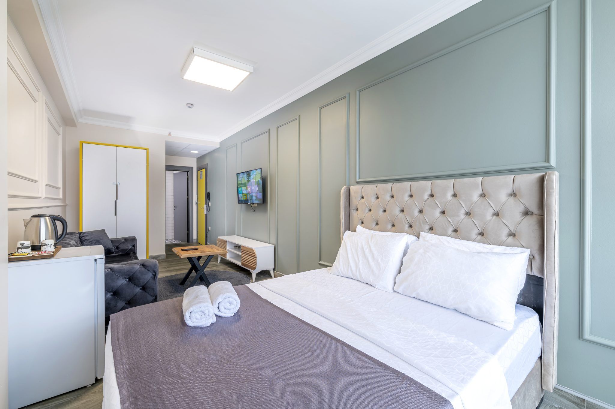   이집트산 면 시트, 고급 침구, 미니바, 노트북 작업 공간