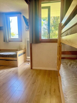 Iron/ironing board, WiFi
