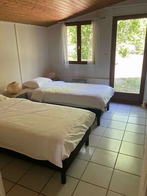 4 Schlafzimmer, Schreibtisch, WLAN, Bettwäsche