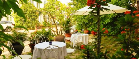 Vista frontal de la propiedad