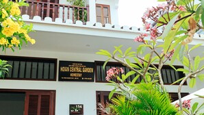 A building with a sign for "Hoi An Central Garden Homestay" and a number "134" on the wall. - Hoian Central Garden Homestay (Da Nang)