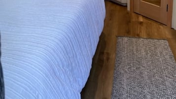 WiFi, bed sheets