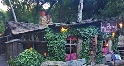 Private guest casita among the California Oaks on San Marcos Pass