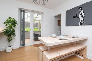Unclassified image, 4 of 34, button - Newly Refurbished Gem | Perfect | Alexa | Sleeps 6 (Bristol)