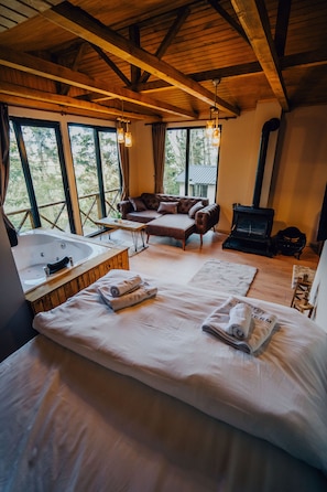 Deluxe Suite, 1 Bedroom, Mountain View | 1 bedroom, Egyptian cotton sheets, premium bedding, down comforters