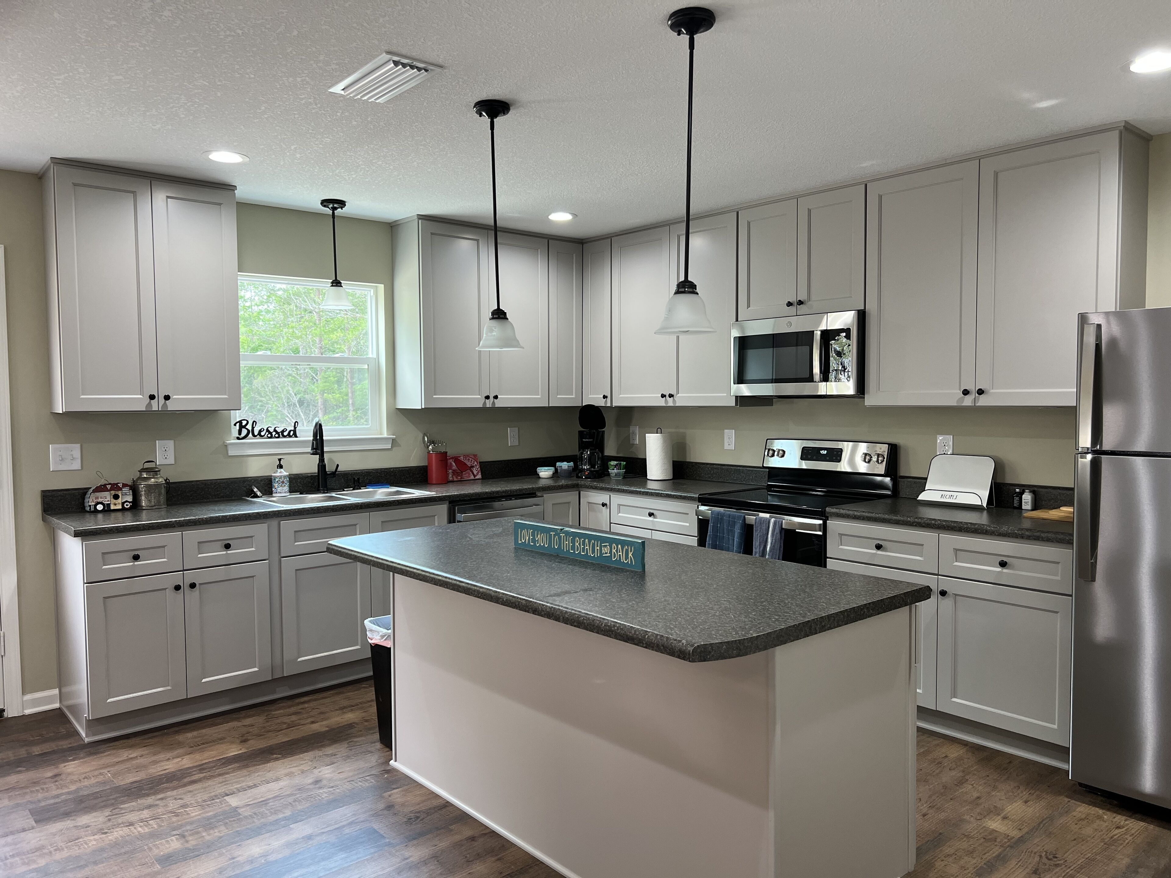 ثلاجة، ميكروويف، فرن، موقد طهي مسطح