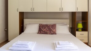 3 chambres, fer et planche à repasser, accès au Wi-Fi (inclus)