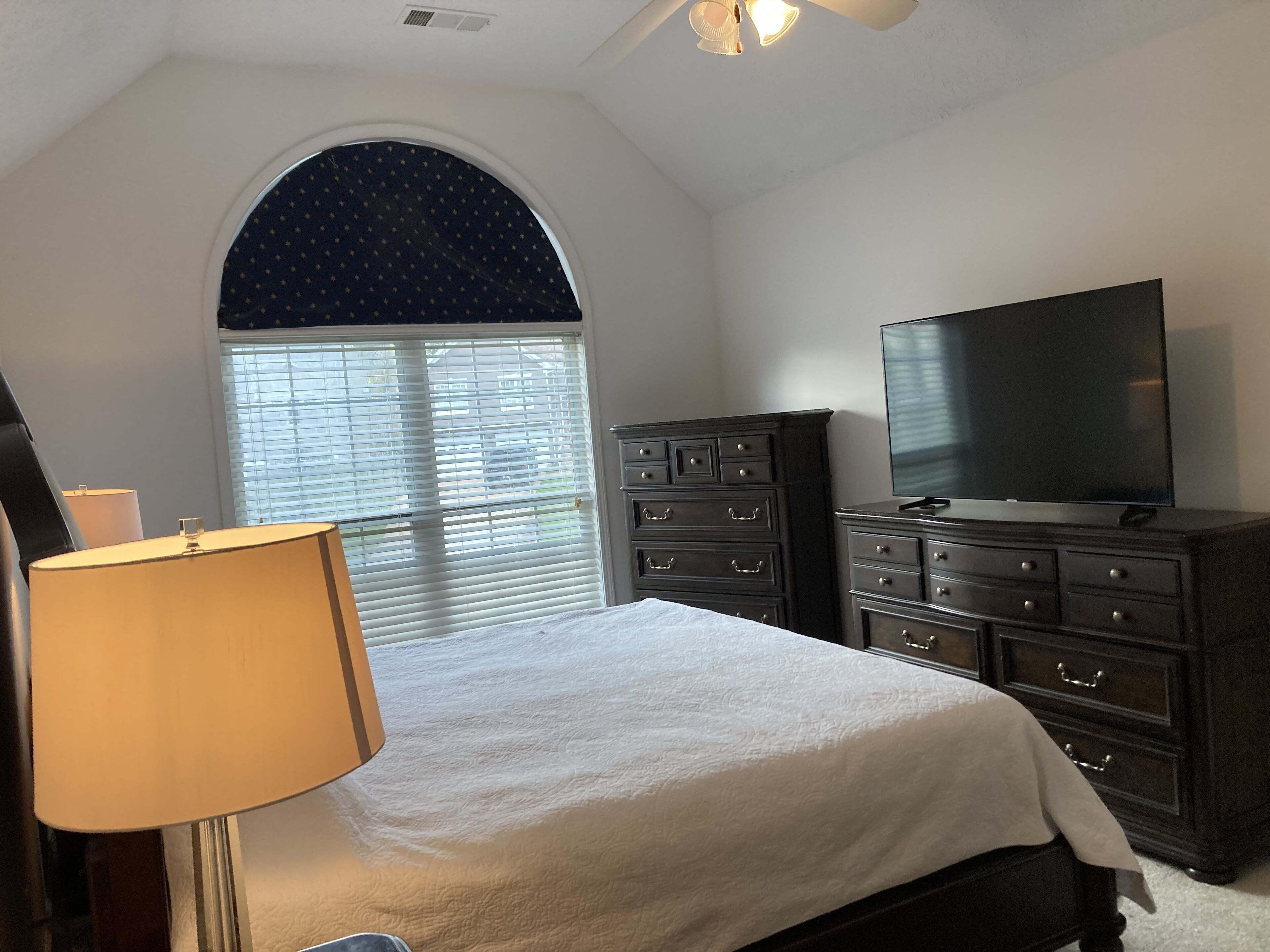 Very Clean, Open Spaces, Two Nice Decks for Outdoor Fun, Convenient location