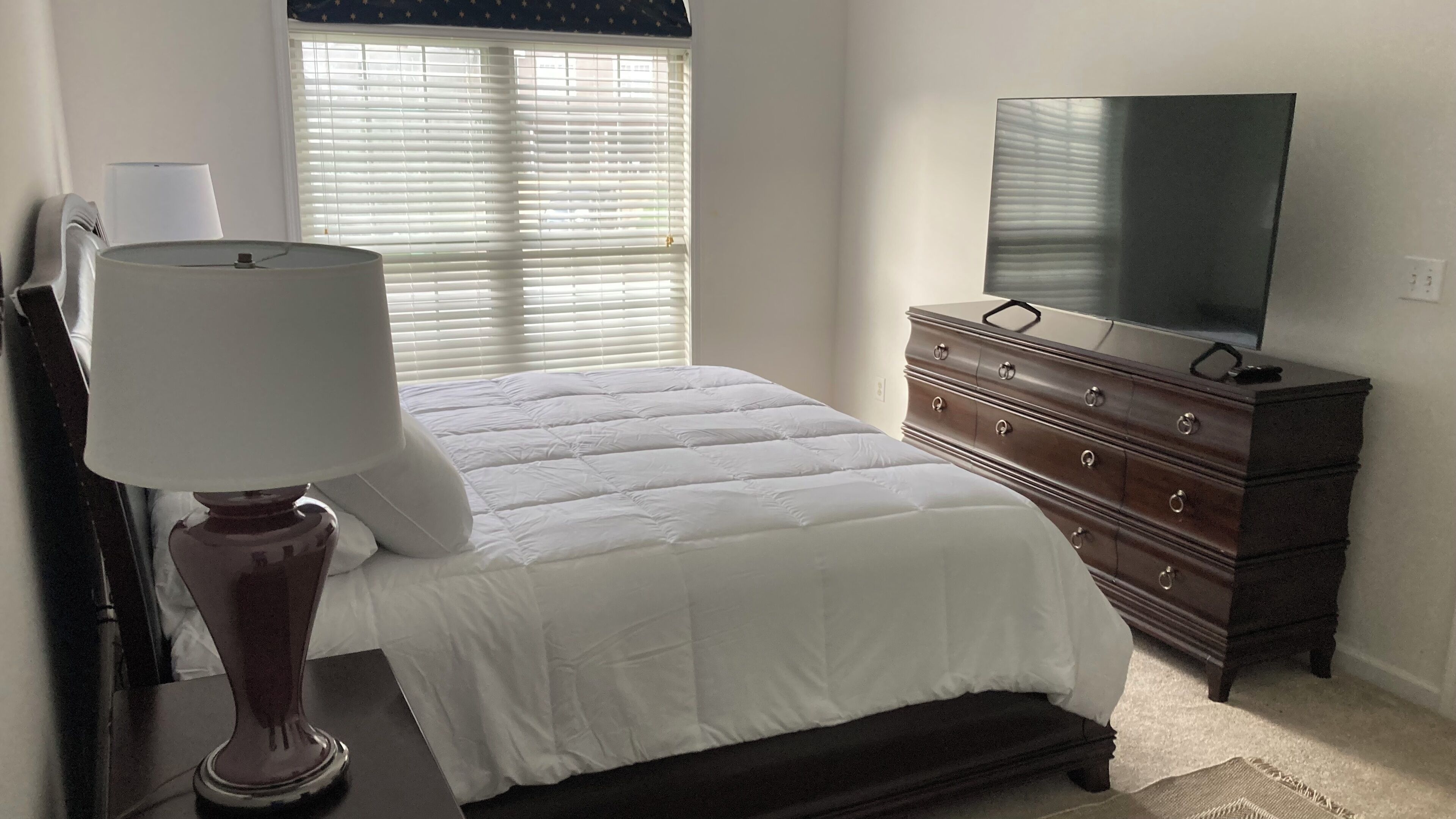 Very Clean, Open Spaces, Two Nice Decks for Outdoor Fun, Convenient location