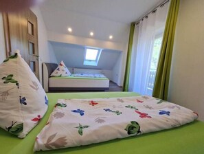 2 habitaciones, tabla de planchar con plancha y cuna de viaje 