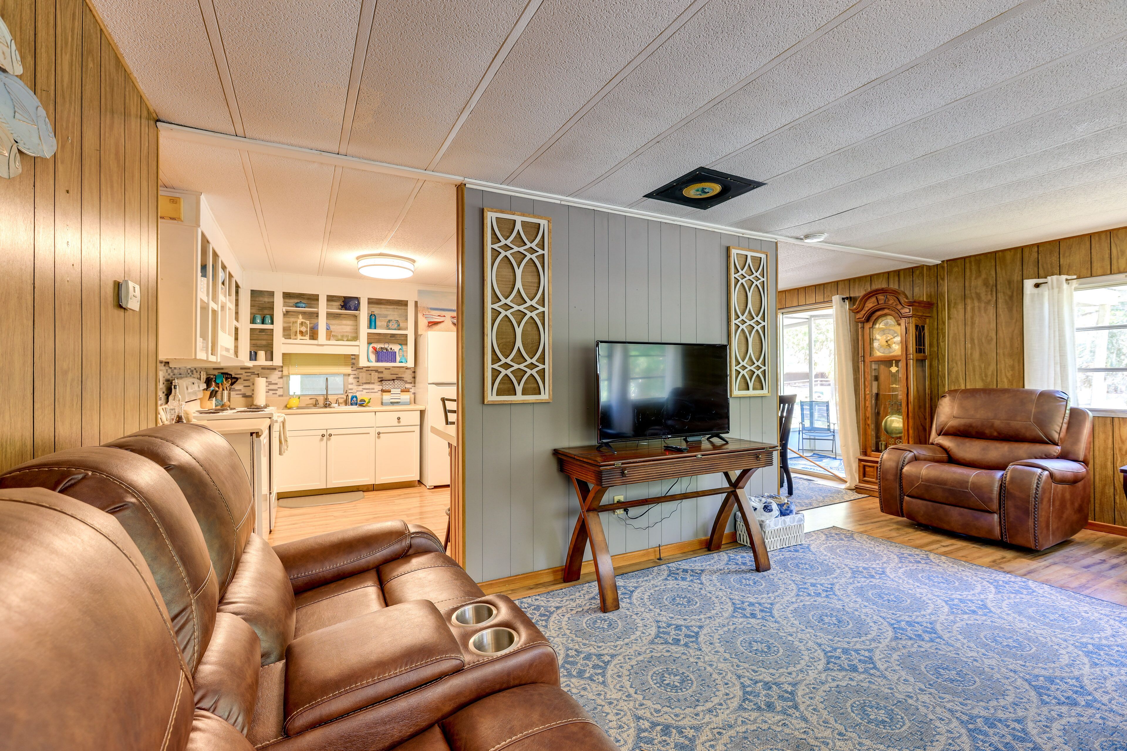 Steinhatchee Home w/ Grill & Screened-In Porch