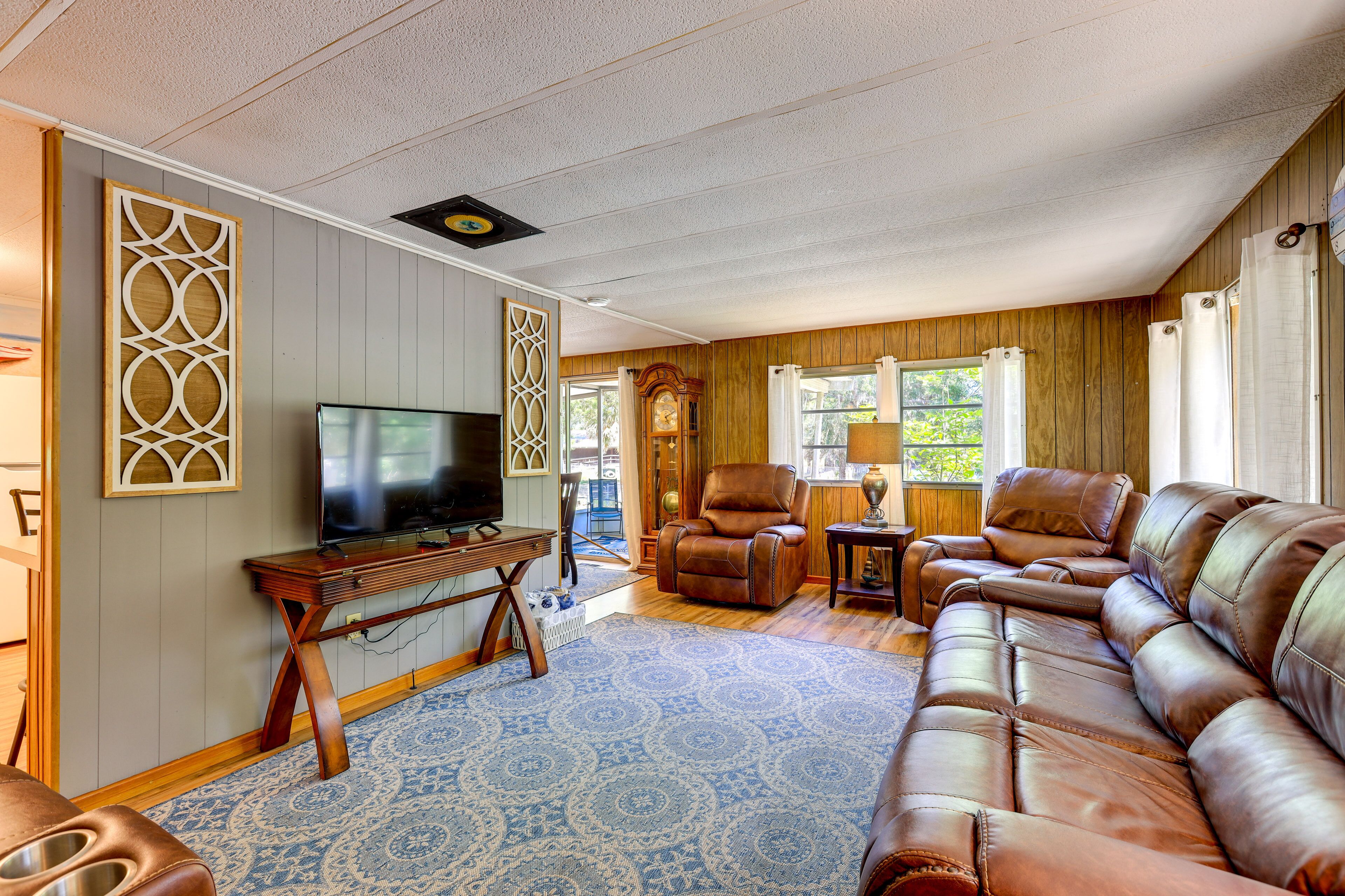 Steinhatchee Home w/ Grill & Screened-In Porch