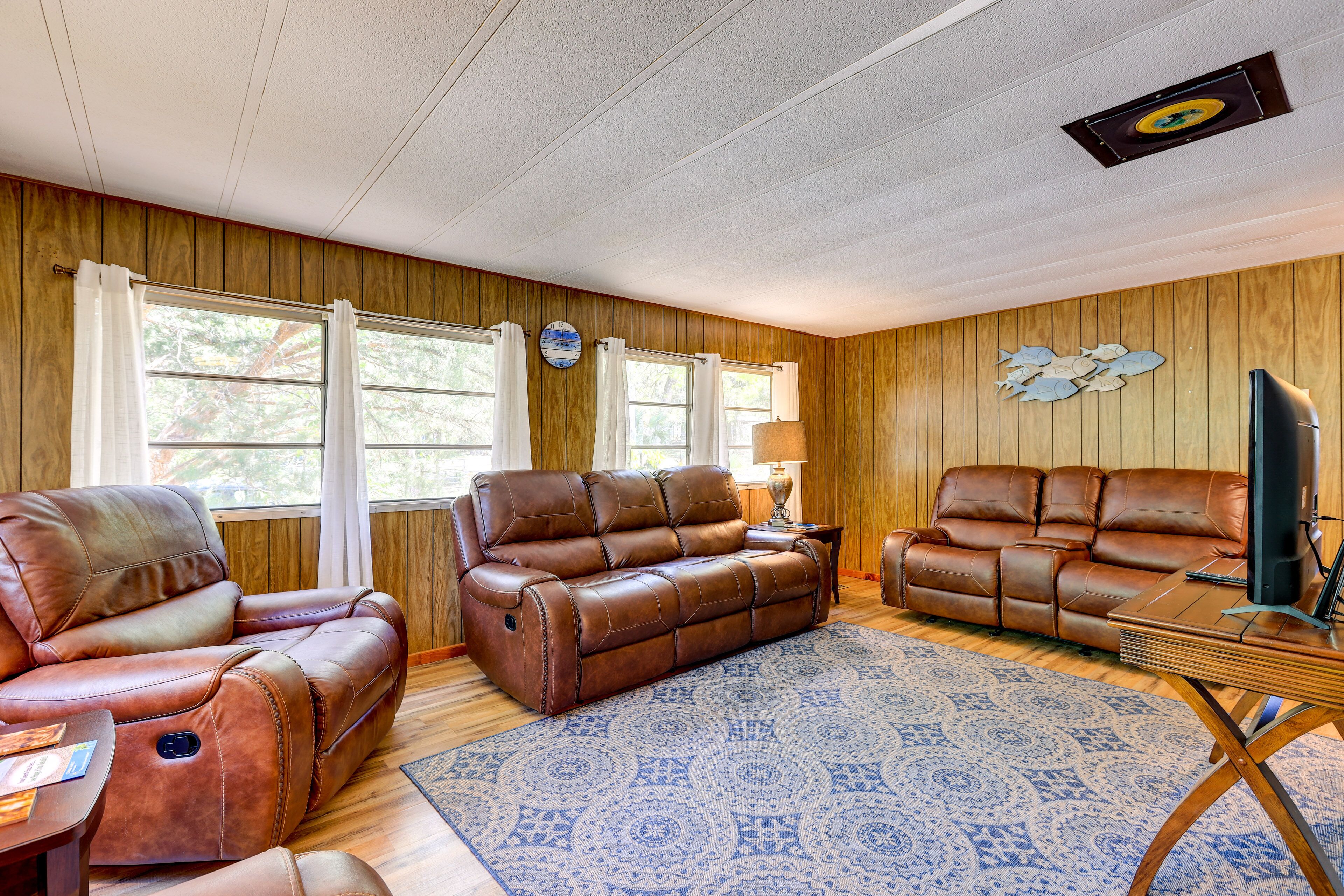 Steinhatchee Home w/ Grill & Screened-In Porch