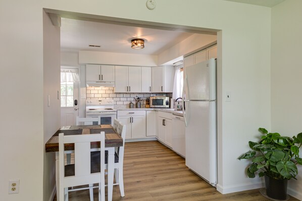 Refrigerador, microondas, parrilla de estufa y lavavajillas 