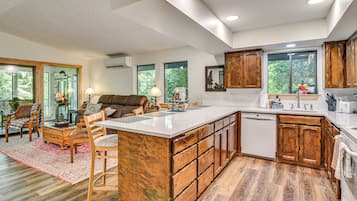 Fridge, microwave, stovetop, dishwasher