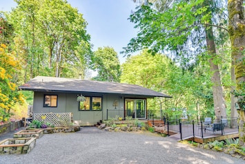 Woodland Vacation Rental | 2BR | 1.5BA | 3 Steps Required | 1,200 Sq Ft