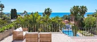 Great villa with pool few steps from the sea, Fontane Bianche