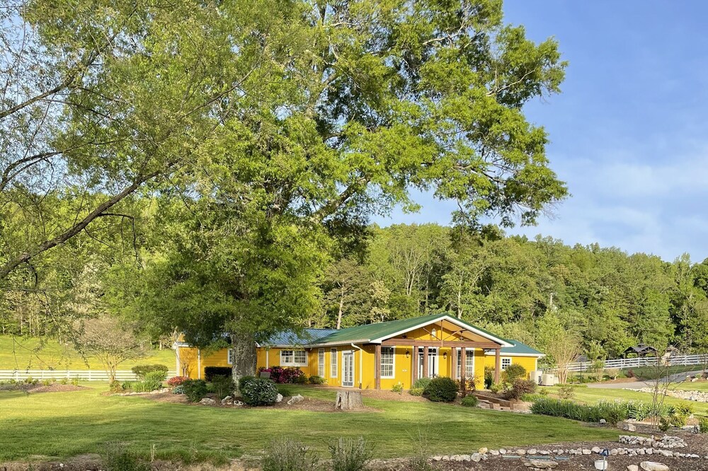 Come and stay at our waterfront 3200 sq ft Guest House!