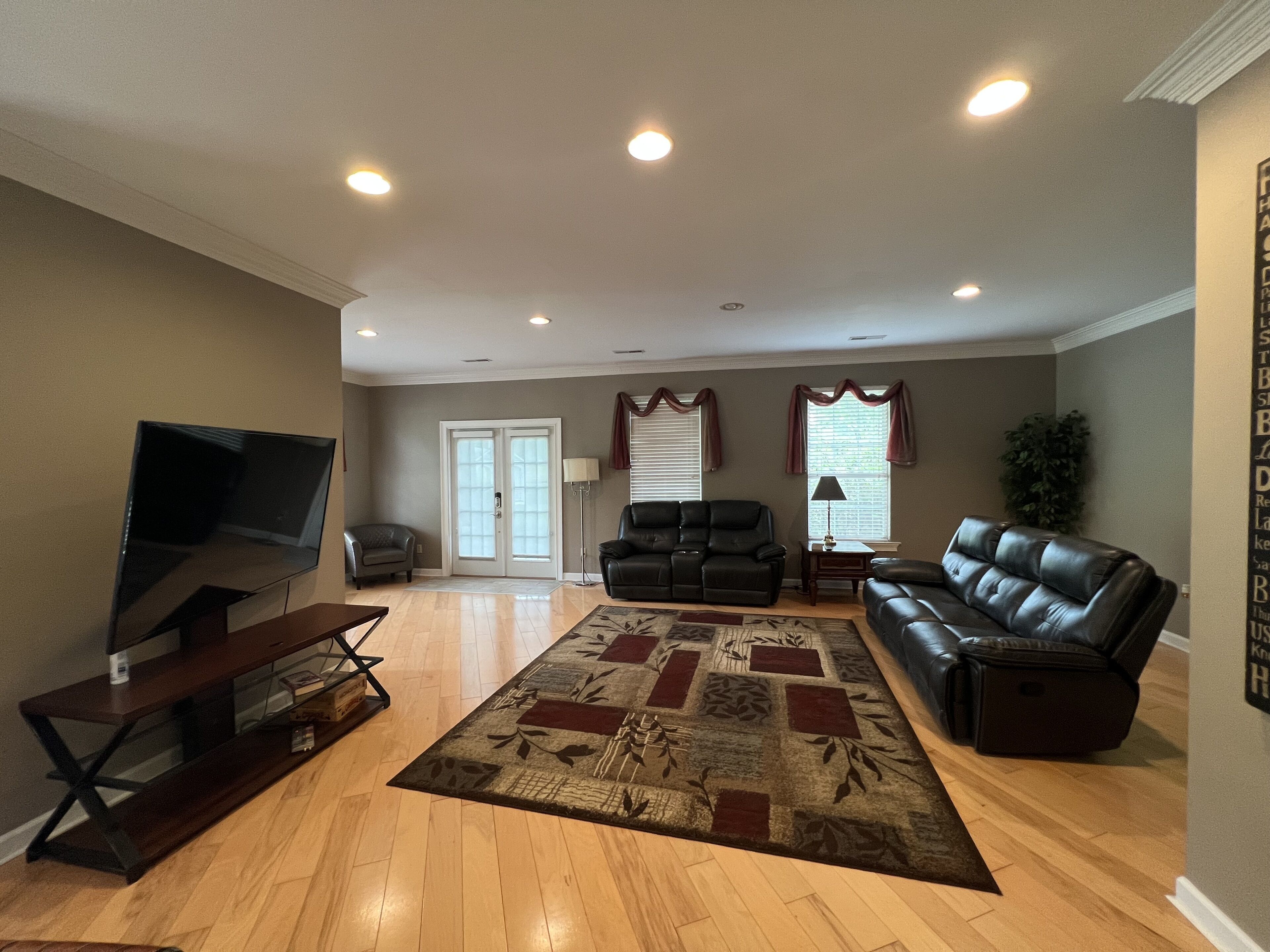 Come and stay at our waterfront 3200 sq ft Guest House!