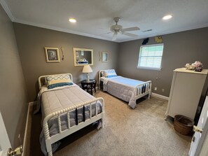 3 bedrooms, iron/ironing board, free WiFi, bed sheets